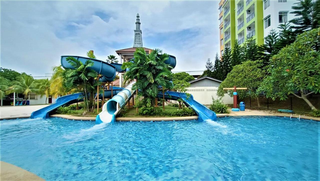 Melaka Town Area Top 1 Family Lovers Water Themepark Suites By Ggm Exterior photo